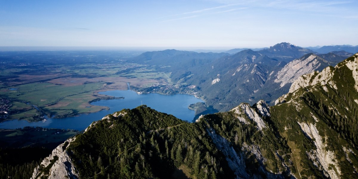 Gratweg Heimgarten - Herzogstand mit Blick auf den Kochelsee und das Voralpenland, © Tourist Information Kochel a. See Gratweg Heimgarten - Herzogstand mit Blick auf den Kochelsee und das Voralpenland, © Tourist Information Kochel a. See