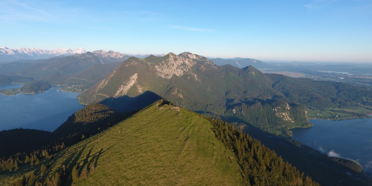 Jochberg Gipfel bei Sonnenaufgang, © Tourist Information Kochel a. See Jochberg Gipfel bei Sonnenaufgang, © Tourist Information Kochel a. See