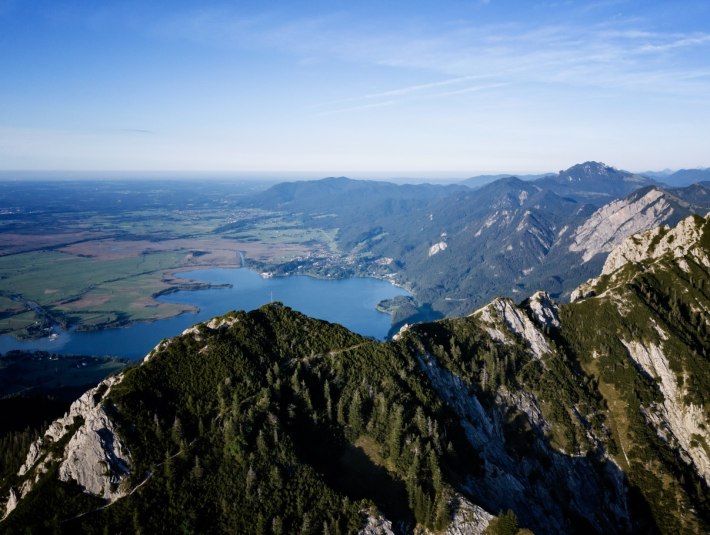 Gratweg Heimgarten - Herzogstand mit Blick auf den Kochelsee und das Voralpenland, © Tourist Information Kochel a. See Gratweg Heimgarten - Herzogstand mit Blick auf den Kochelsee und das Voralpenland, © Tourist Information Kochel a. See