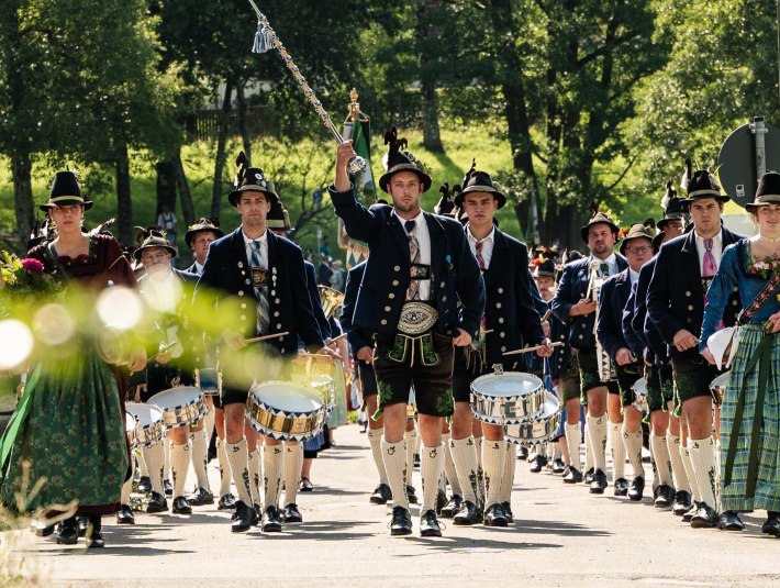 Festumzug der Musikanten beim Kochler Heimattag., © Tourist Information Kochel a. See; Fotograf Simon Debes