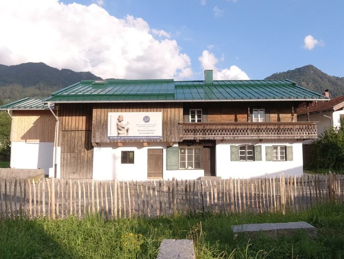 Schusterhaus Au&szlig;enansicht, &copy; Tourist Information Kochel a. See, Fotograf D. Weickel