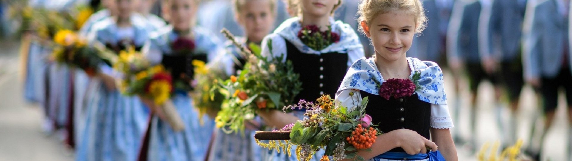 Kinder in Tracht, &copy; picture alliance/dpa, Fotograf: Matthias Balk