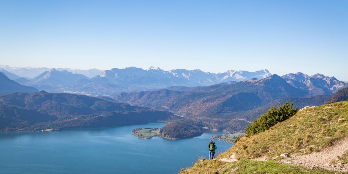 Abstieg vom Jochberg mit Blick auf dem Walchensee, &copy; Tourist Information Kochel a. See
