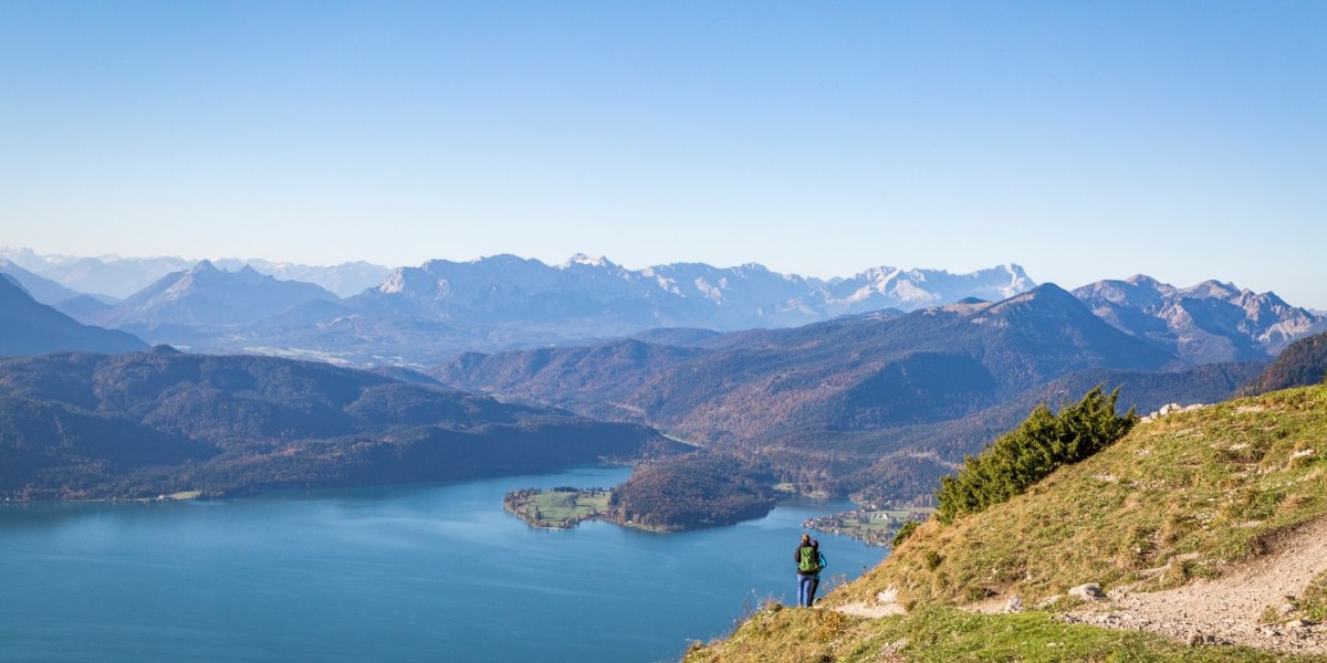 Abstieg vom Jochberg mit Blick auf dem Walchensee, © Tourist Information Kochel a. See