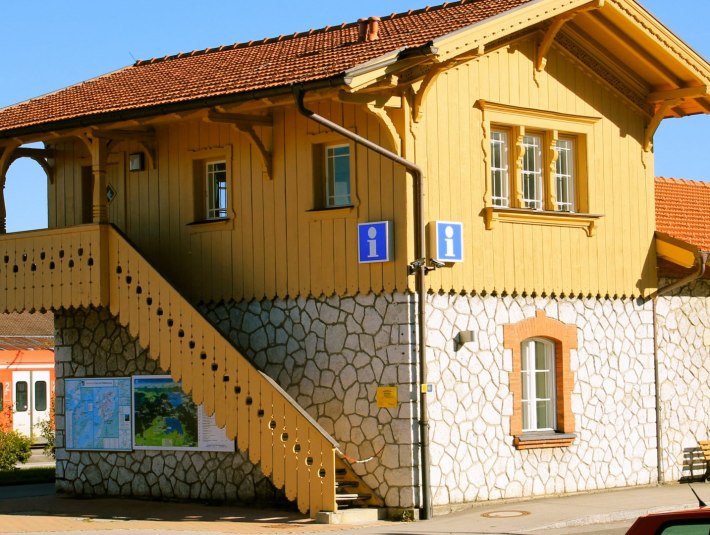Tourist Information im Bahnhofsgeb&auml;ude von Kochel a. See, &copy; Tourist Information Kochel a. See