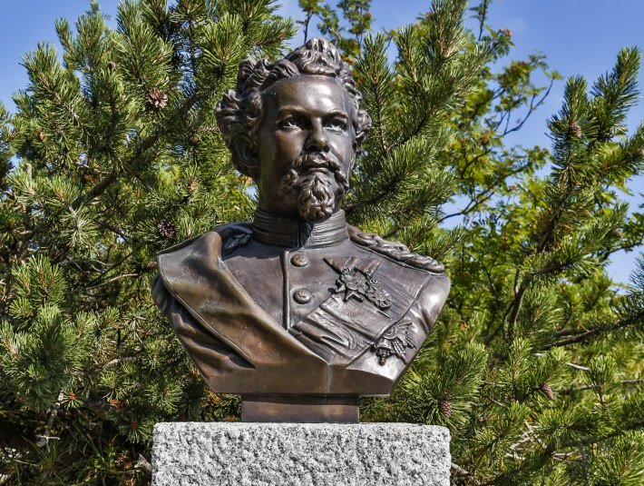 König Ludwig II. Büste Herzogstand, © Tourist Information Kochel a. See, Kujat