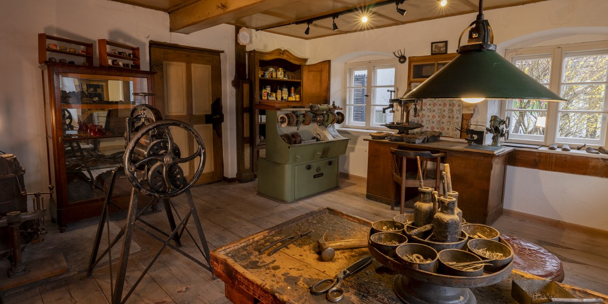 Die alte Schusterwerkstatt mit Werkzeug, &copy; Tourist Information Kochel a. See, Fotograf B. Ritschel