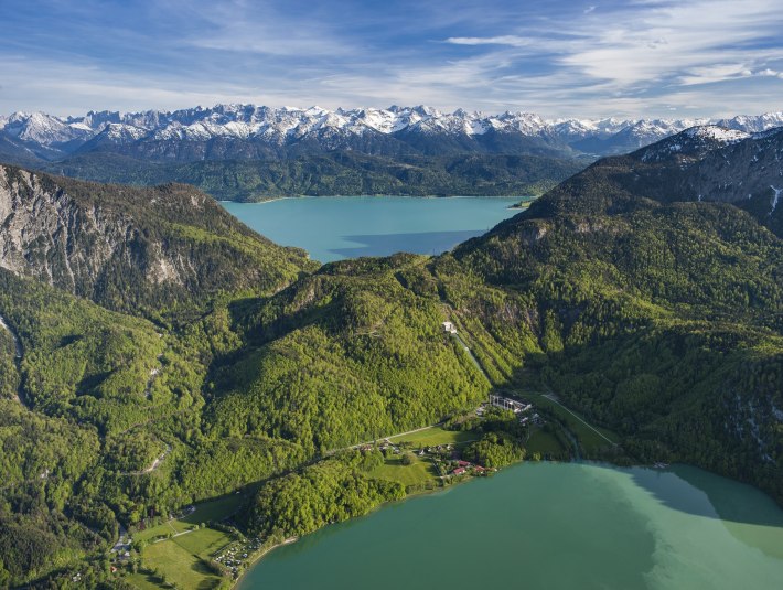 Vogelperspektive Kochel- und Walchensee, &copy; Tourist Information Kochel a. See, Fotograf: J. Bodenbender