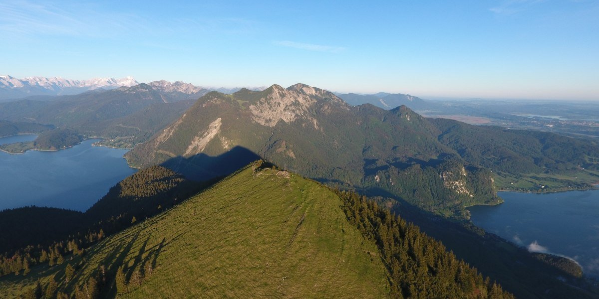 Jochberg Gipfel bei Sonnenaufgang, © Tourist Information Kochel a. See