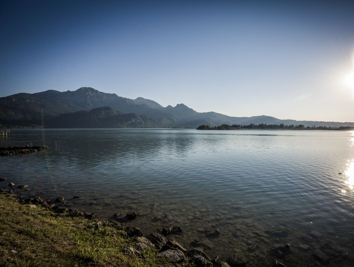 Blick &uuml;ber den Kochelsee bei Sonnenaufgang, &copy; Tourist Information Kochel a. See, Fotograf Thomas Kujat