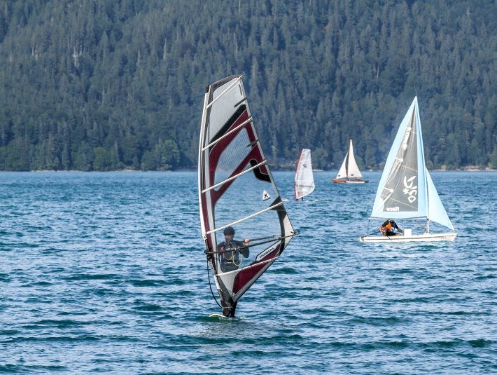 Surfer am Walchensee, © Tourist Information Kochel a. See, Fotograf: Th. Kujat