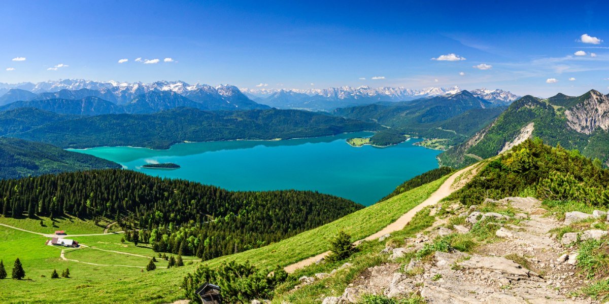Jochberg mit Walchensee, &copy; Shutterstock