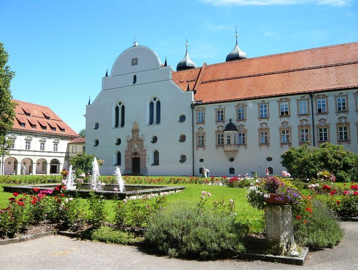 Klosterinnenhof, &copy; G&auml;steinformation Benediktbeuern