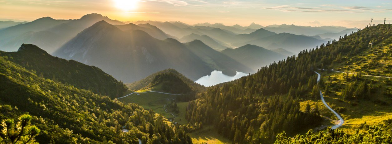 Sonnenaufgang am Herzogstand, © Quelle: Tourist Information Kochel a. See, Fotograf Thomas Kujat