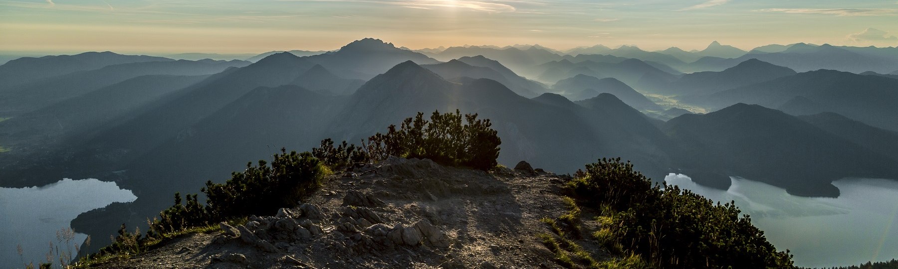 Ausblick Kochel-,Walchensee vom Herzogstand, &copy; Tourist Information Kochel a. See, Fotograf: Th. Kujat