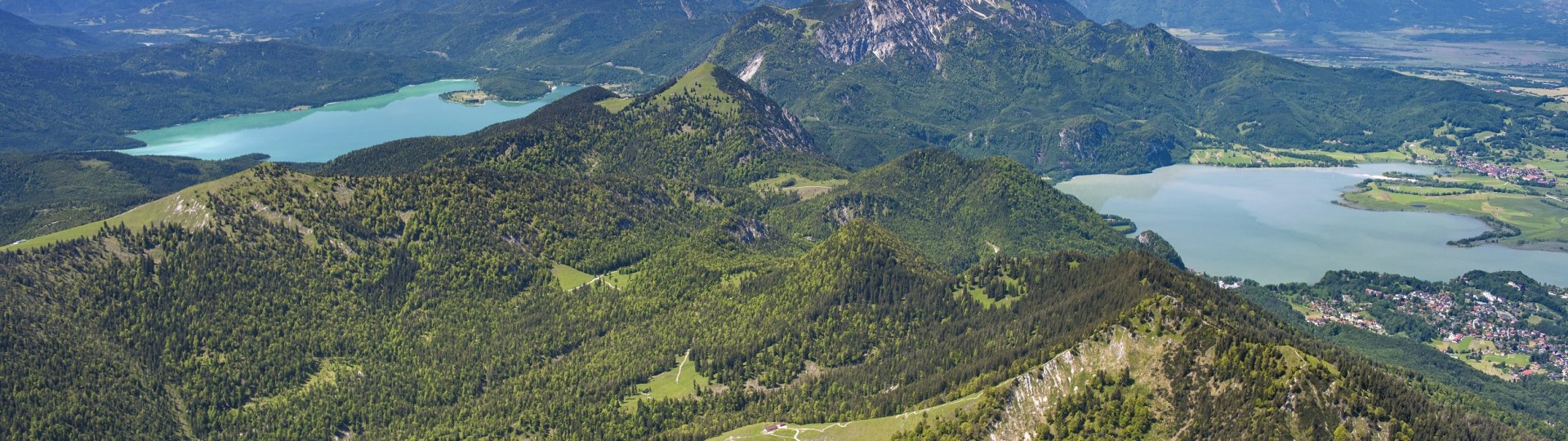 Luftaufnahme vom Walchensee und Kochelsee., © Tourist Information Kochel a. See; Fotograf J. Bodenbender