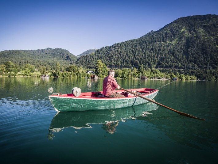 Angler auf dem Walchensee, mit Blick auf den Herzogstand, © Tourist Information Walchensee, Fotograf Thomas Kujat
