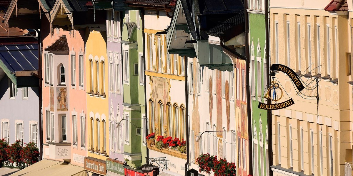 Pr&auml;chtige H&auml;userfassaden in der historischen Altstadt von Bad T&ouml;lz, &copy; T&ouml;lzer Land Tourismus