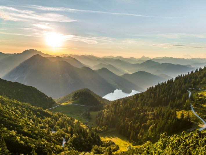 Sonnenaufgang am Herzogstand, © Quelle: Tourist Information Kochel a. See, Fotograf Thomas Kujat