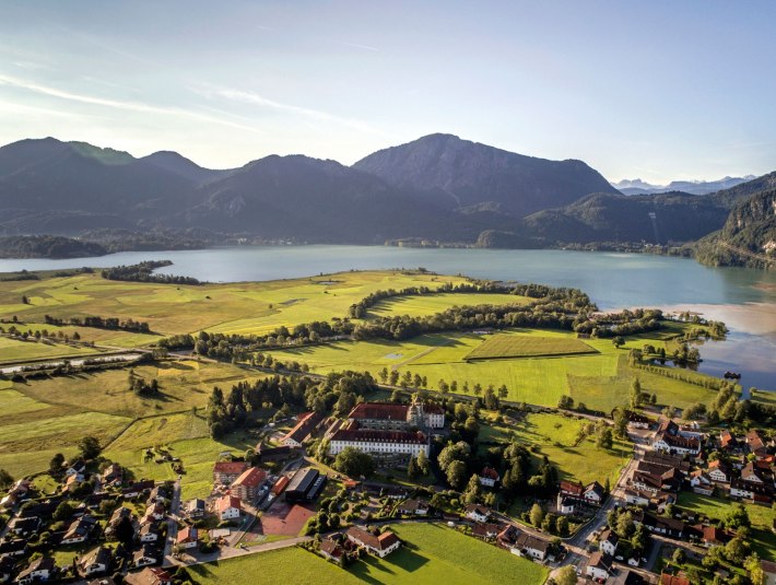 Schlehdorf Vogelperspektive, &copy; Oberbayern.de, Fotograf: Peter von Felbert